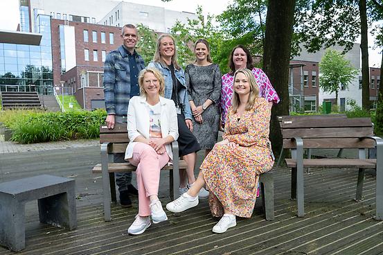 Stafbureau MSB voor gebouw Meander vriendelijk lachend